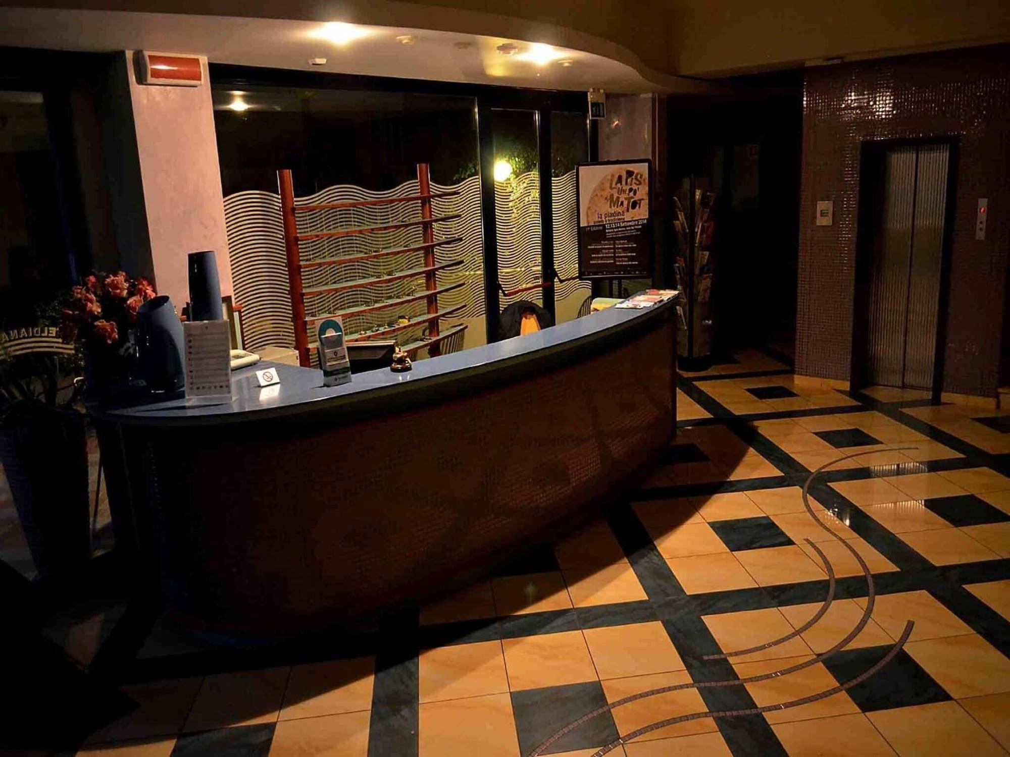 Hotel Diana ベラーリア・イジェア・マリーナ エクステリア 写真